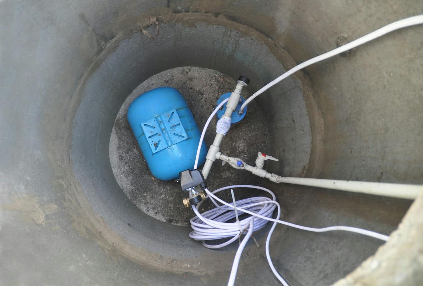 Porównanie różnych typów pomp szamba – co wybrać do swojego domu?